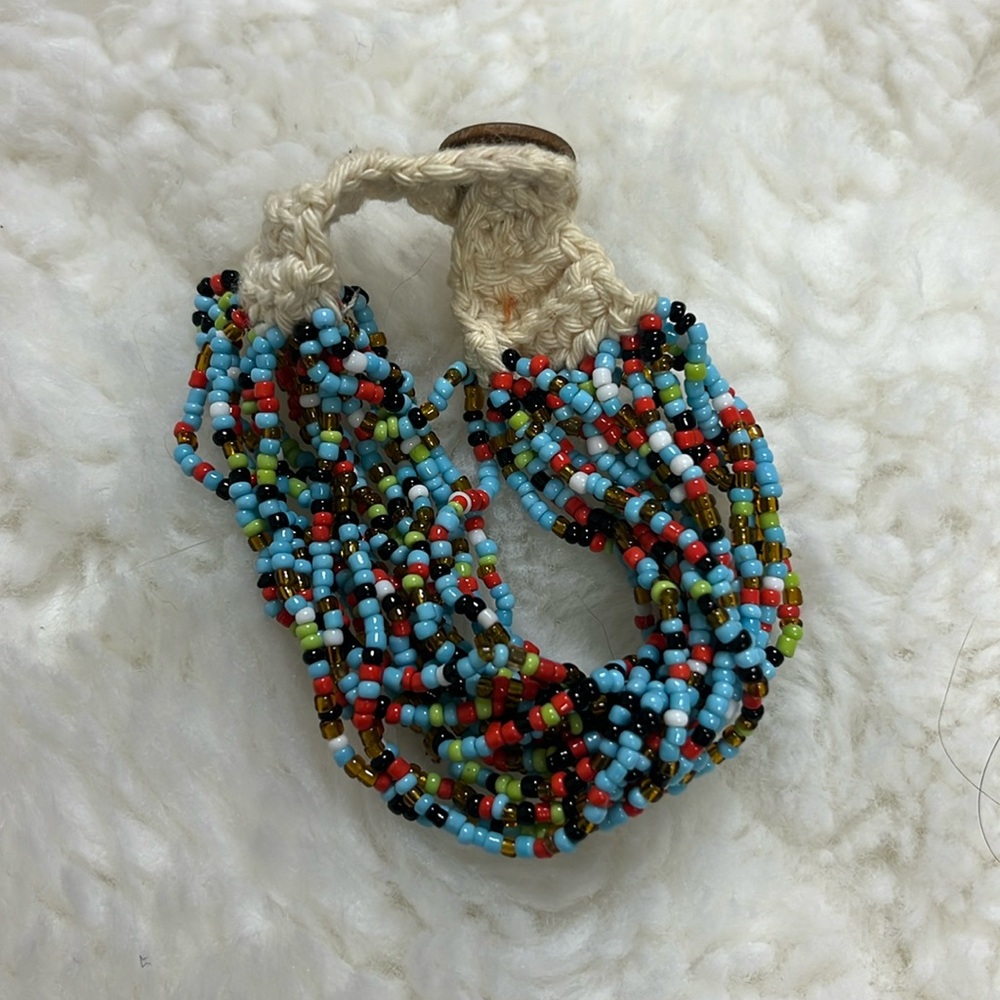 ❤️ 3/$15
Multi Strand Seed Beaded Crochet Cuff Bracelet With Button Closure - Picture 1 of 2